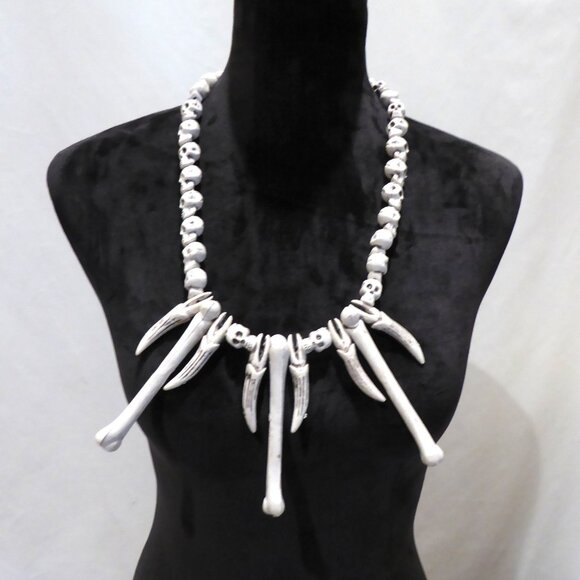 Jewelry - NEW HALLOWEEN COSTUME ACCESSORY SKULL BONE TEETH NECKLACE CANNIBAL WITCH DOCTOR